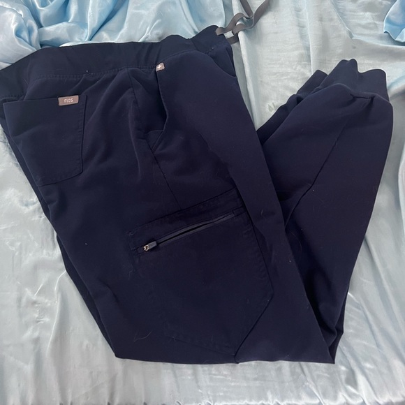 Figs Navy SHORT both top and bottom joggers size medium - Picture 2 of 2